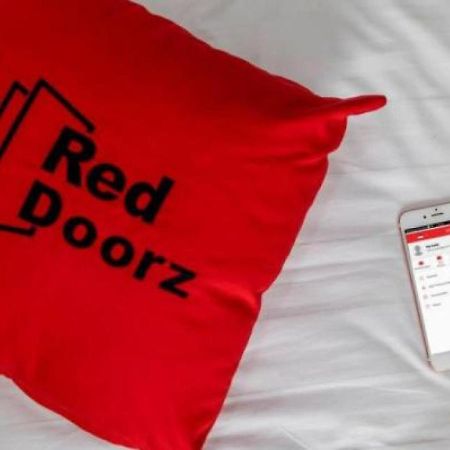 Reddoorz Plus @ Karet Setiabudi Джакарта Екстер'єр фото