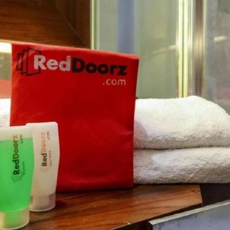 Reddoorz Plus @ Karet Setiabudi Джакарта Екстер'єр фото
