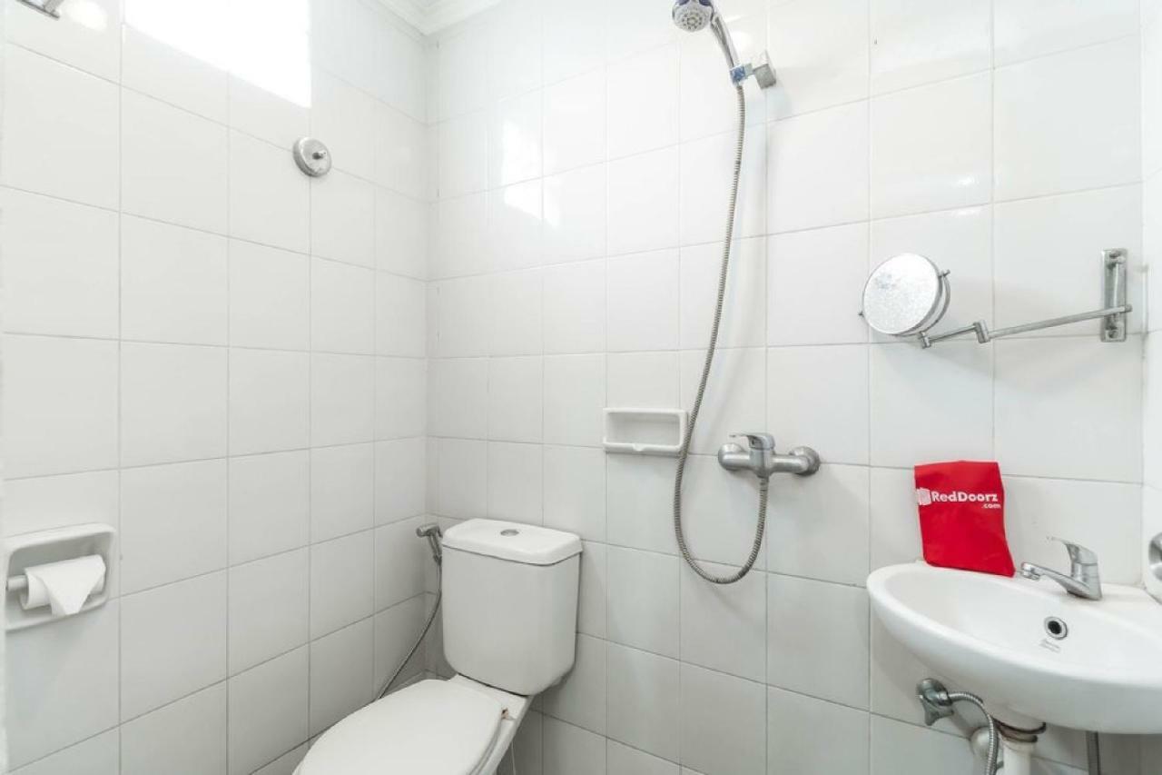 Reddoorz Plus @ Karet Setiabudi Джакарта Екстер'єр фото
