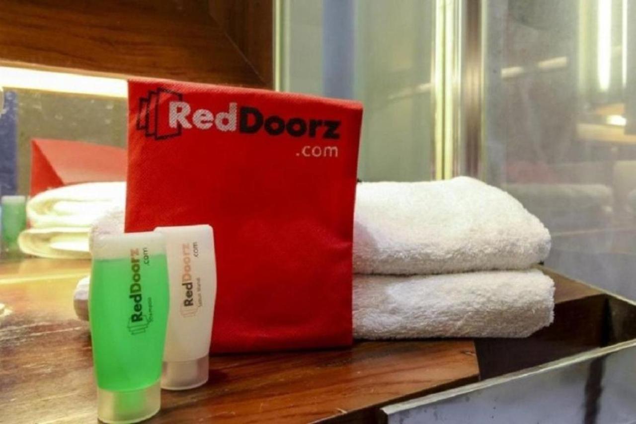 Reddoorz Plus @ Karet Setiabudi Джакарта Екстер'єр фото